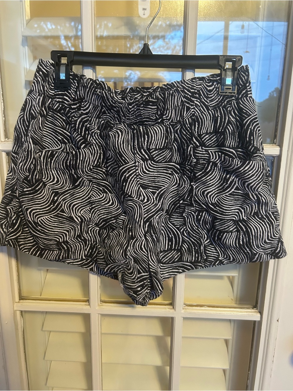 a new day High-Waist Black & White Wave-Pattern Shorts